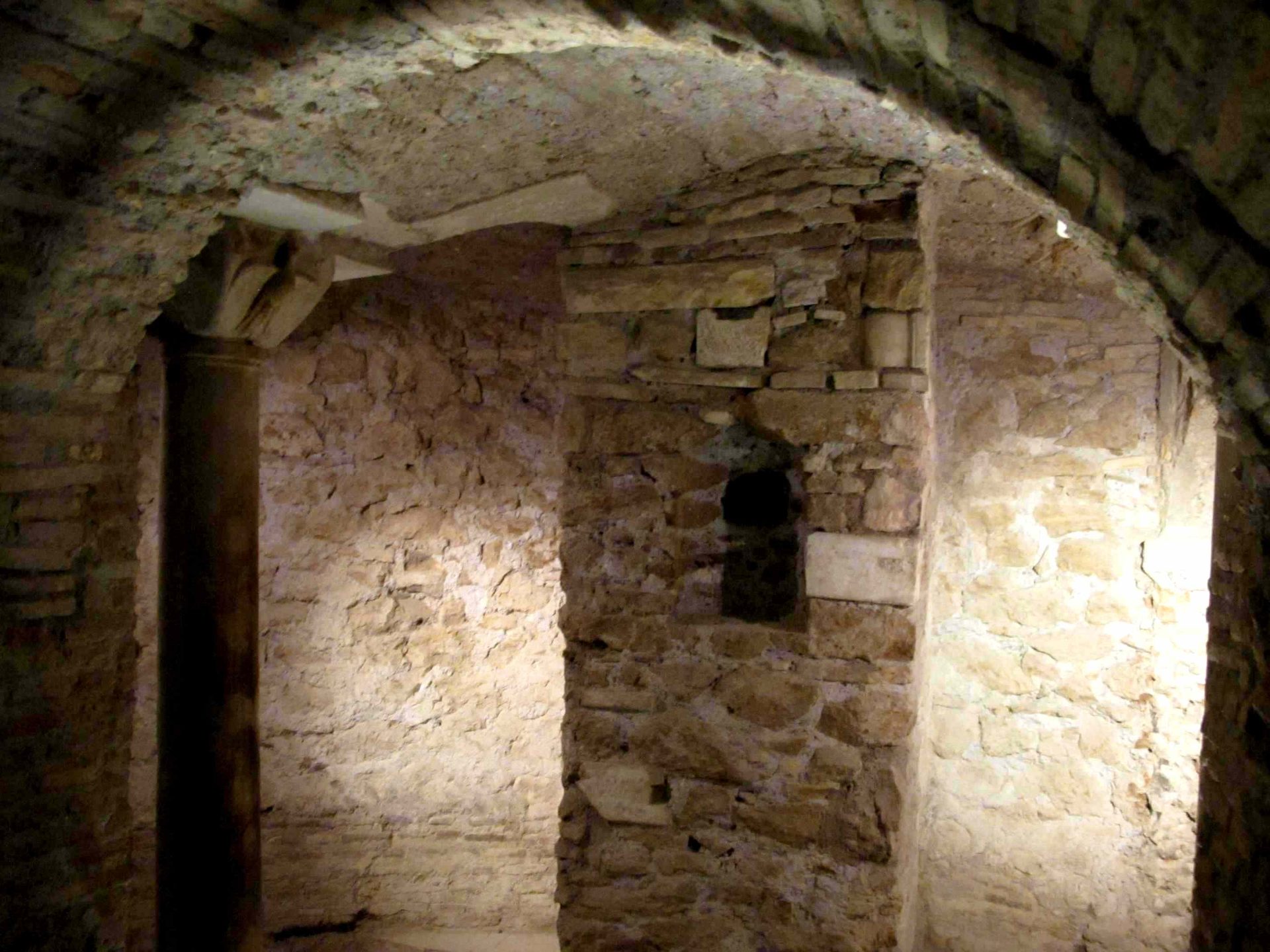 old temple of Esculapio. Rome 6.jpg